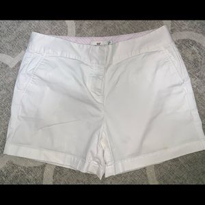 Vineyard Vines Everyday Short size 8-white